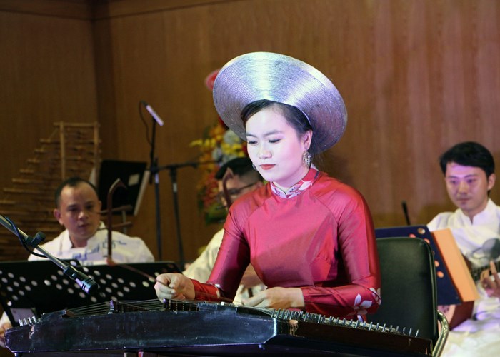 Rực rỡ sắc màu âm nhạc truyền thống - Anh 2