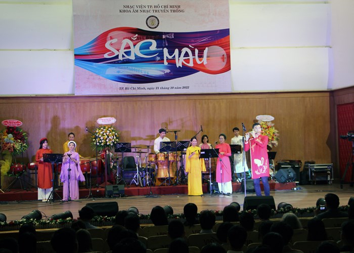 Rực rỡ sắc màu âm nhạc truyền thống - Anh 4