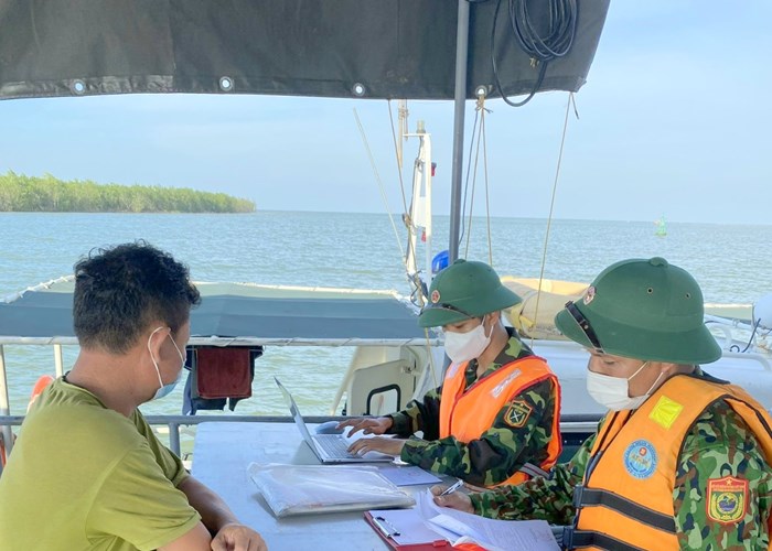 Thanh Hóa: Tàu giã cào hoạt động gần bờ trái phép, ngư dân mất kế sinh nhai - Anh 2