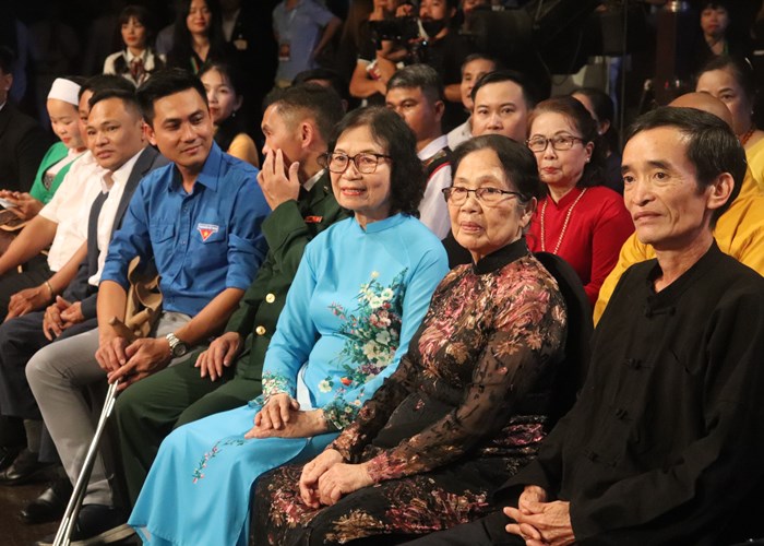 Chương trình “Hồ Chí Minh: Hành trình khát vọng 2022”: Hết mình phụng sự, vì cuộc sống tốt đẹp của Nhân dân - Anh 5