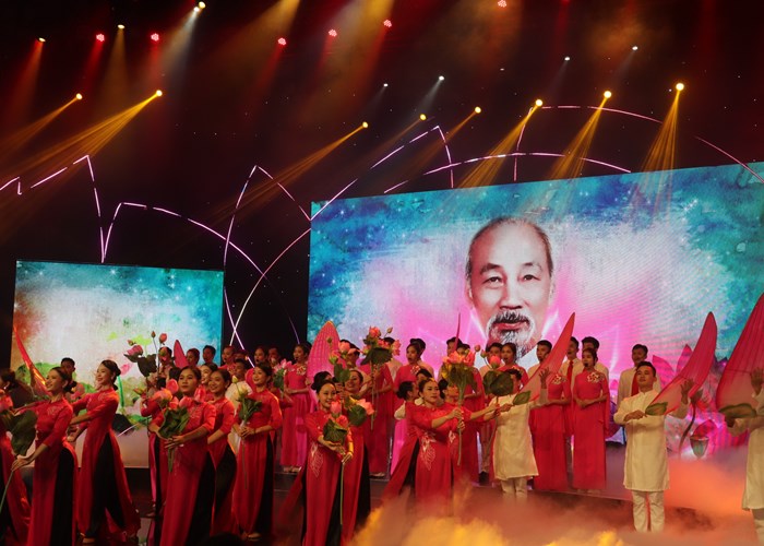 Chương trình “Hồ Chí Minh: Hành trình khát vọng 2022”: Hết mình phụng sự, vì cuộc sống tốt đẹp của Nhân dân - Anh 8