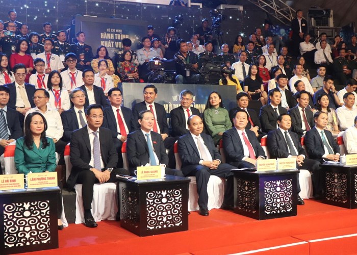 Chương trình “Hồ Chí Minh: Hành trình khát vọng 2022”: Hết mình phụng sự, vì cuộc sống tốt đẹp của Nhân dân - Anh 1