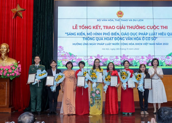 Bộ trưởng Nguyễn Văn Hùng: Đưa luật vào cuộc sống một cách nhẹ nhàng hơn, hiểu biết pháp luật một cách sâu sắc hơn - Anh 6