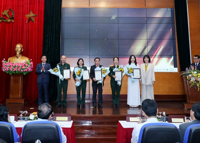 Bộ trưởng Nguyễn Văn Hùng: Đưa luật vào cuộc sống một cách nhẹ nhàng hơn, hiểu biết pháp luật một cách sâu sắc hơn - Anh 5