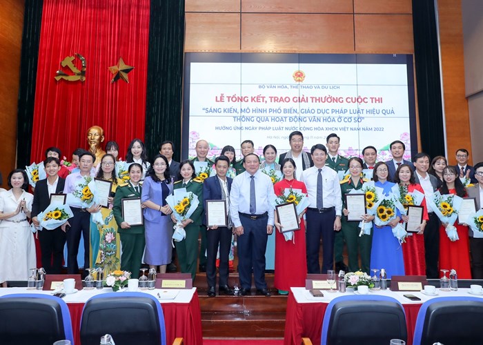 Bộ trưởng Nguyễn Văn Hùng: Đưa luật vào cuộc sống một cách nhẹ nhàng hơn, hiểu biết pháp luật một cách sâu sắc hơn - Anh 7