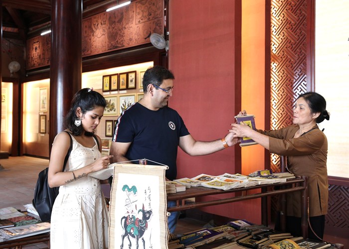 Nghệ sĩ tham dự HANIFF VI trải nghiệm với quan họ, tranh Đông Hồ - Anh 4