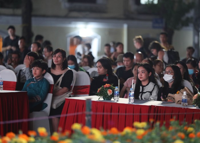 Trình chiếu phim “Maika – Cô bé đến từ hành tinh khác” tại phố đi bộ Hồ Hoàn Kiếm - Anh 4