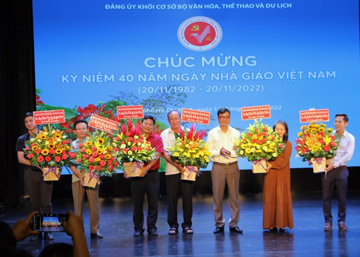 Đảng ủy khối cơ sở Bộ VHTTDL trao giải các tác phẩm nghệ thuật có nội dung học tập và làm theo Bác - Anh 1