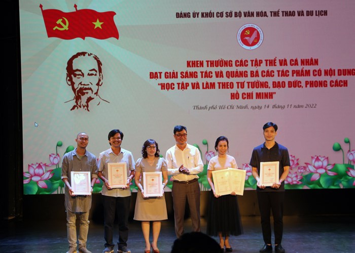 Đảng ủy khối cơ sở Bộ VHTTDL trao giải các tác phẩm nghệ thuật có nội dung học tập và làm theo Bác - Anh 3