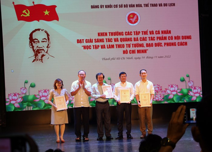 Đảng ủy khối cơ sở Bộ VHTTDL trao giải các tác phẩm nghệ thuật có nội dung học tập và làm theo Bác - Anh 5