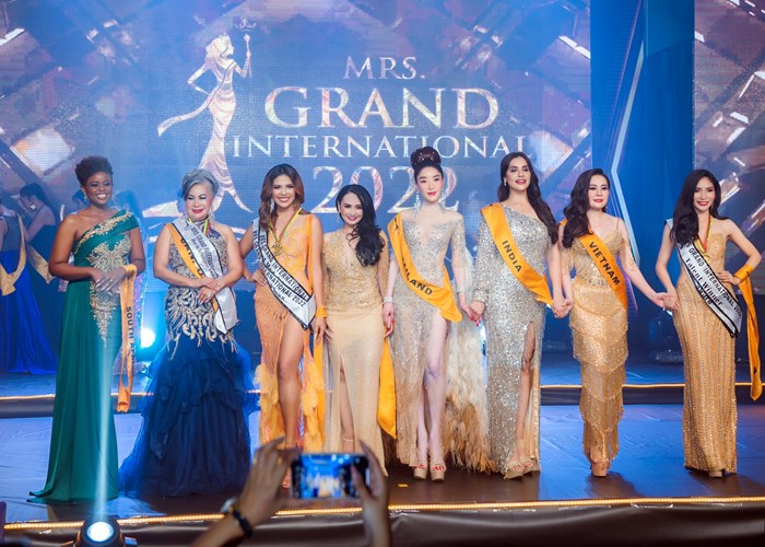 Người đẹp Phan Kim Oanh đăng quang Mrs Grand International 2022 - Anh 3