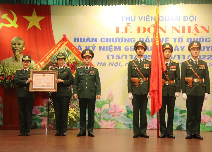 Thư viện Quân đội đón nhận Huân chương Bảo vệ Tổ quốc hạng Ba - Anh 4