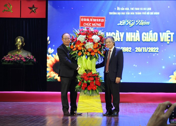 Trường ĐH Văn hóa TP.HCM kỷ niệm Ngày Nhà giáo Việt Nam 20.11 - Anh 1