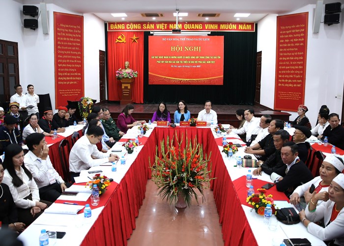 Nghệ nhân, già làng “hiến kế” để bảo tồn văn hóa truyền thống - Anh 2