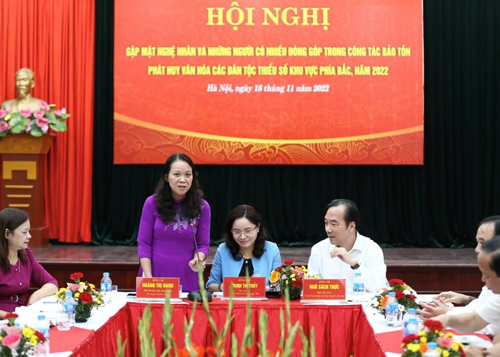 Nghệ nhân, già làng “hiến kế” để bảo tồn văn hóa truyền thống - Anh 1