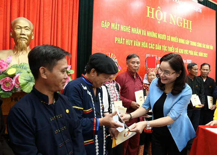Nghệ nhân, già làng “hiến kế” để bảo tồn văn hóa truyền thống - Anh 11