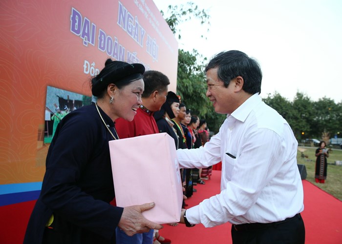 Củng cố khối đại đoàn kết toàn dân tộc, thắp sáng ngọn lửa khát vọng vươn lên - Anh 3