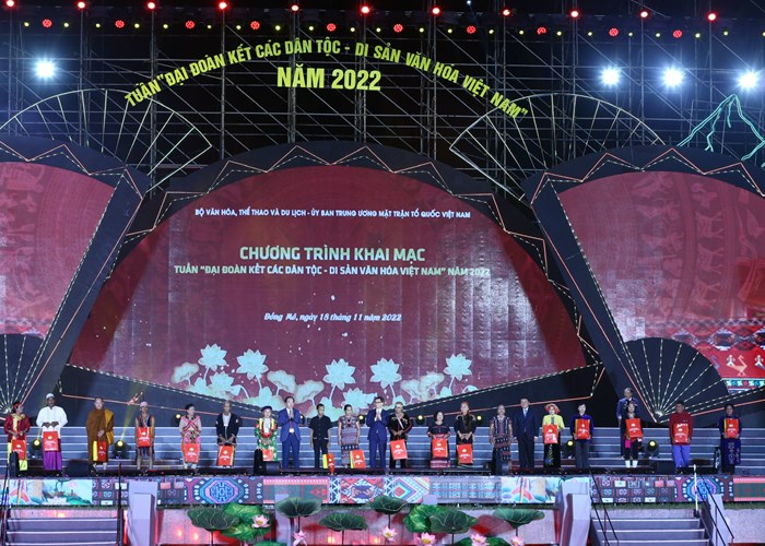Tăng cường sức mạnh đại đoàn kết và tôn vinh di sản văn hoá truyền thống tốt đẹp của dân tộc - Anh 1