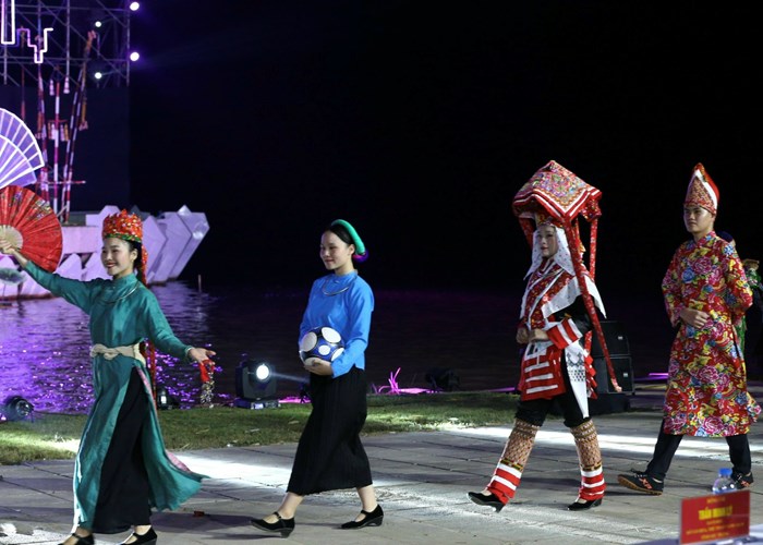 Tăng cường sức mạnh đại đoàn kết và tôn vinh di sản văn hoá truyền thống tốt đẹp của dân tộc - Anh 14