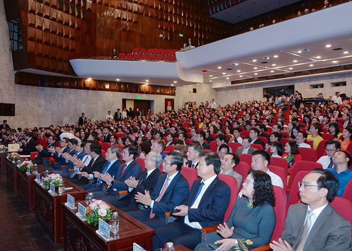 Thủ tướng: Chăm lo tốt nhất cả về vật chất và tinh thần để đội ngũ nhà giáo yên tâm công tác và cống hiến - Anh 3