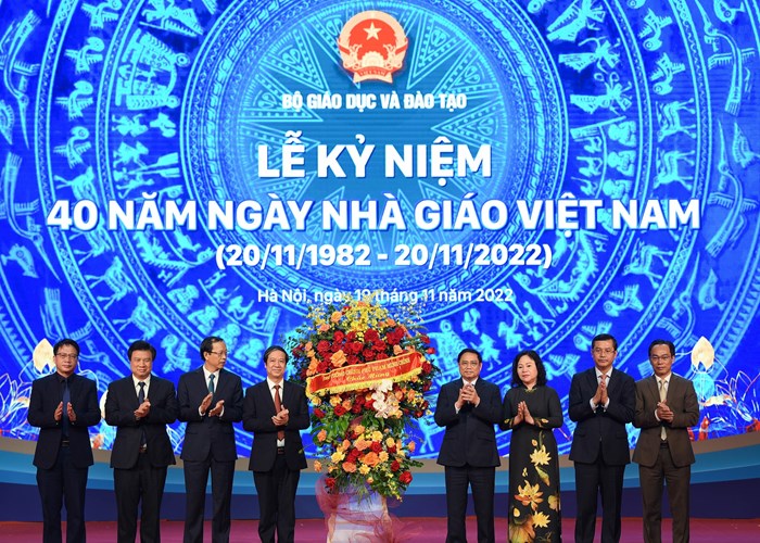 Thủ tướng: Chăm lo tốt nhất cả về vật chất và tinh thần để đội ngũ nhà giáo yên tâm công tác và cống hiến - Anh 2