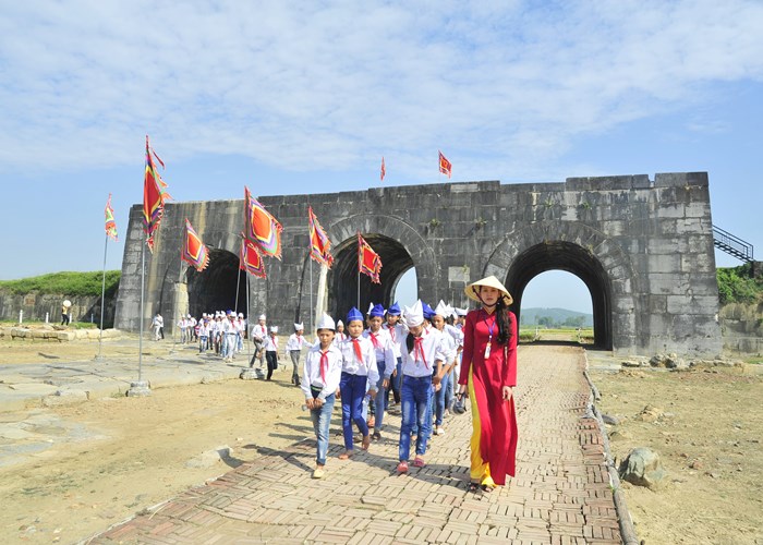 Miễn phí vé tham quan Thành nhà Hồ vào ngày Di sản Văn hoá Việt Nam  23.11 - Anh 1