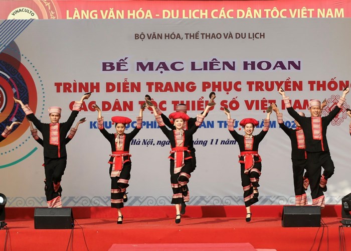 "Nhờ có Liên hoan, đồng bào dân tộc thiểu số chúng tôi mới có dịp cùng nhau quảng bá trang phục, nét đẹp văn hoá của cộng đồng" - ảnh 6