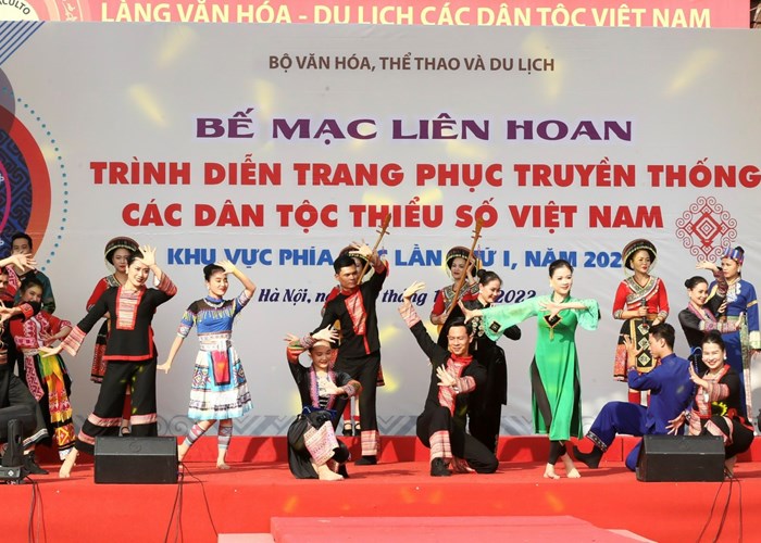"Nhờ có Liên hoan, đồng bào dân tộc thiểu số chúng tôi mới có dịp cùng nhau quảng bá trang phục, nét đẹp văn hoá của cộng đồng" - ảnh 7