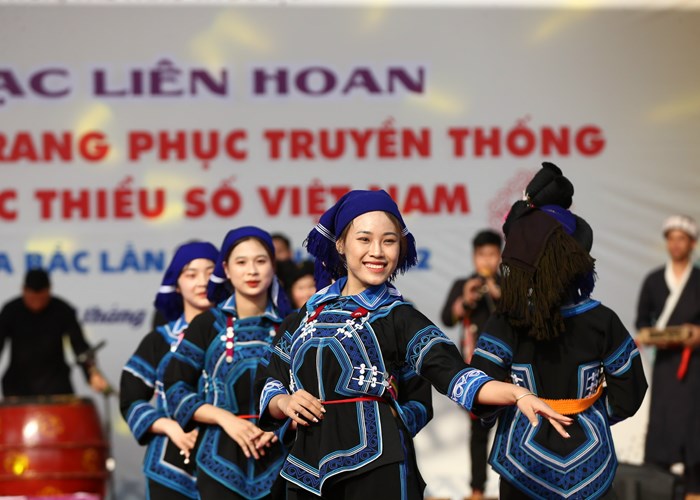"Nhờ có Liên hoan, đồng bào dân tộc thiểu số chúng tôi mới có dịp cùng nhau quảng bá trang phục, nét đẹp văn hoá của cộng đồng" - ảnh 8