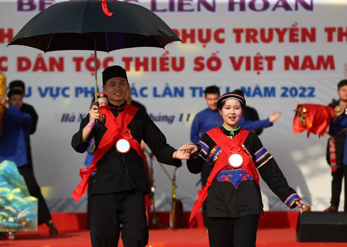 "Nhờ có Liên hoan, đồng bào dân tộc thiểu số chúng tôi mới có dịp cùng nhau quảng bá trang phục, nét đẹp văn hoá của cộng đồng" - ảnh 9