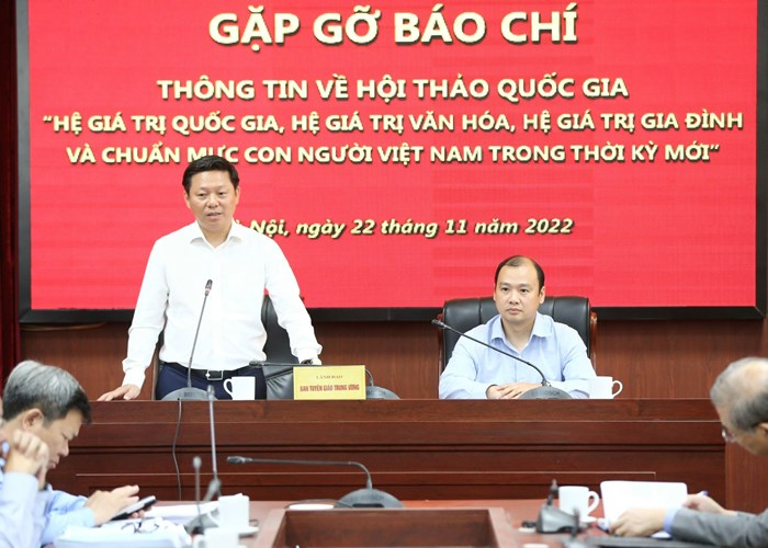 Hội thảo quốc gia “Hệ giá trị quốc gia, Hệ giá trị văn hóa, hệ giá trị gia đình và chuẩn mực con người Việt Nam trong thời kỳ mới”:  Những yêu cầu cấp thiết - Anh 4