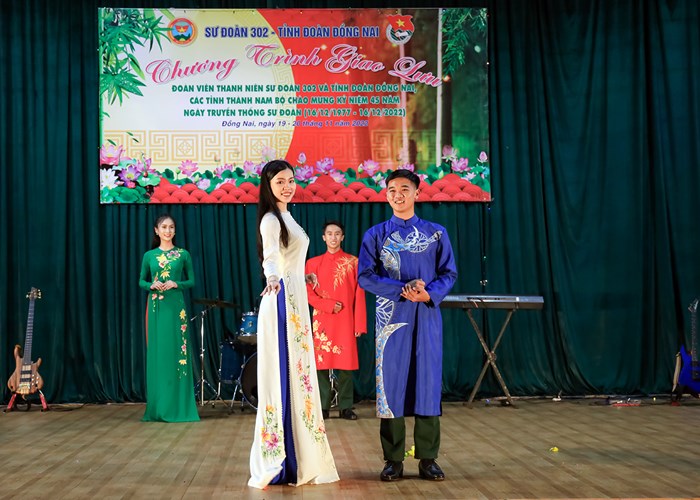 Người đẹp Hoa khôi Nam Bộ giao lưu cùng cán bộ chiến sỹ Sư đoàn 302 - Anh 1