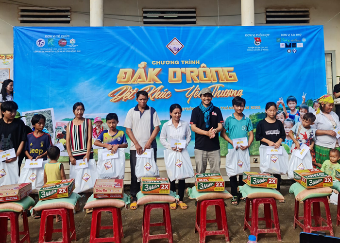 Ý nghĩa đặc biệt từ chương trình “Đắk Drông dệt khúc yêu thương” - Anh 3