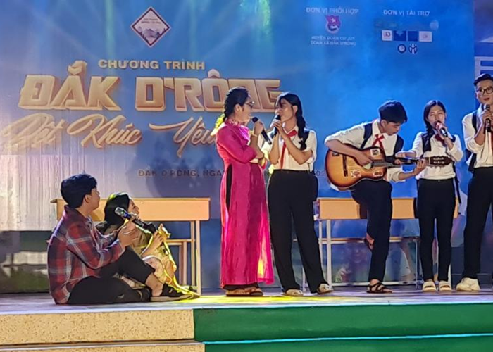 Ý nghĩa đặc biệt từ chương trình “Đắk Drông dệt khúc yêu thương” - Anh 4