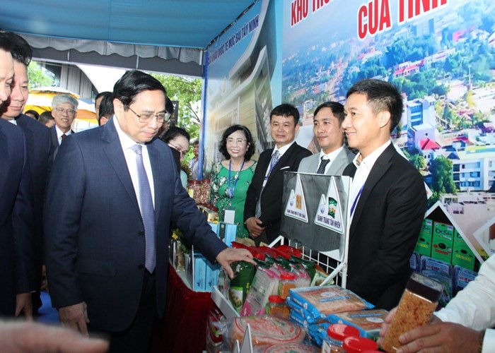 Triển lãm ảnh Đông Nam Bộ “Đột phá mới - Tầm cao mới” - Anh 3