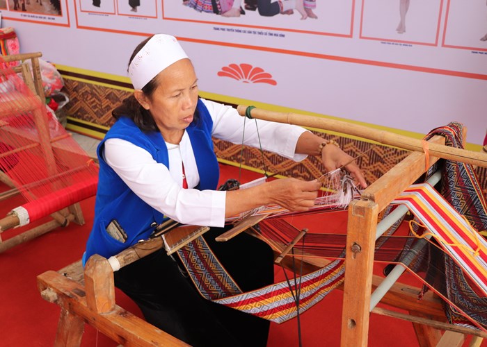 Khai mạc các hoạt động chung trong khuôn khổ Ngày hội VHTTDL các dân tộc vùng Tây Bắc lần thứ XV - Anh 10