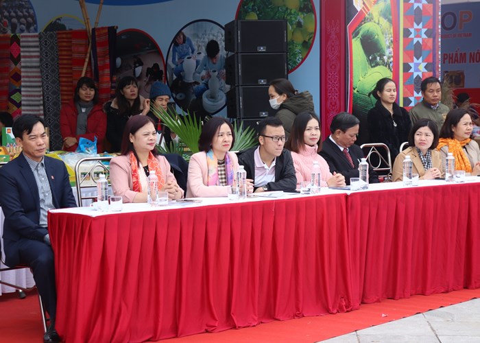 Khai mạc các hoạt động chung trong khuôn khổ Ngày hội VHTTDL các dân tộc vùng Tây Bắc lần thứ XV - Anh 1