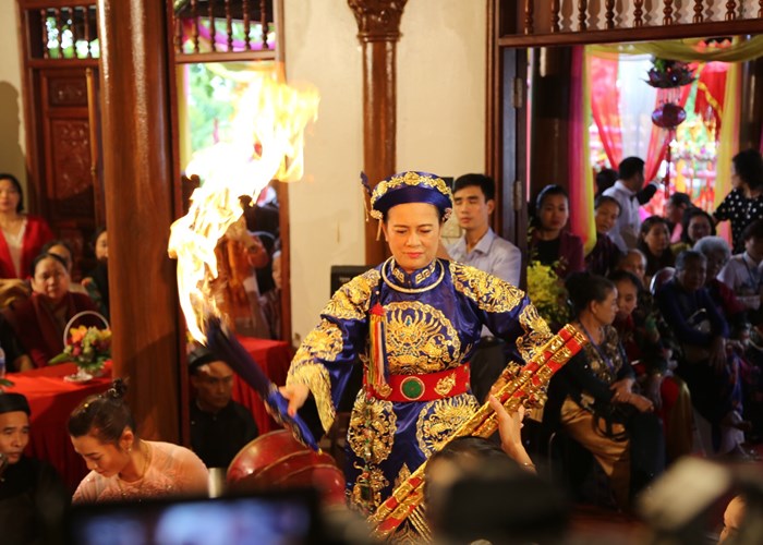 Kiên quyết xử lý các hành vi vi phạm, lợi dụng Thực hành Tín ngưỡng Thờ Mẫu để trục lợi - Anh 4