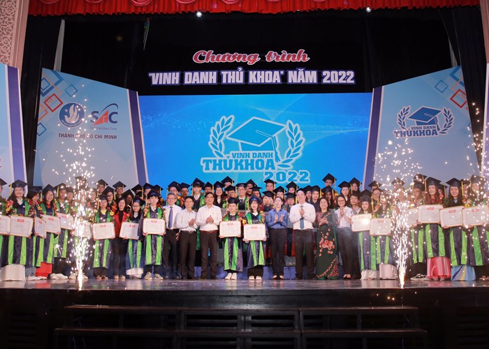 TP.HCM: Vinh danh 75 thủ khoa năm 2022 - Anh 3