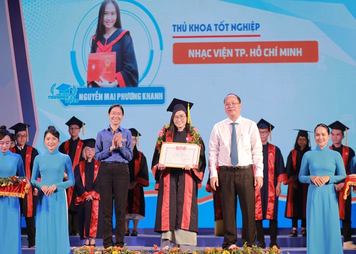 TP.HCM: Vinh danh 75 thủ khoa năm 2022 - Anh 1