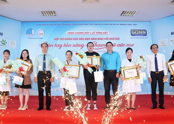 Trao giải Hội thi tay nghề chăm sóc sắc đẹp 2022 - Anh 1