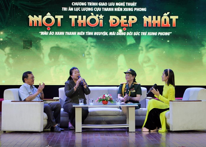 Xúc động chương trình giao lưu nghệ thuật “Một thời đẹp nhất” tri ân các cựu Thanh niên xung phong - Anh 4