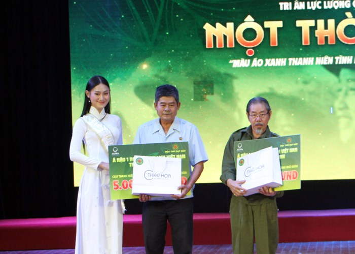 Xúc động chương trình giao lưu nghệ thuật “Một thời đẹp nhất” tri ân các cựu Thanh niên xung phong - Anh 5