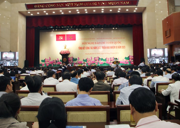Báo chí phải 