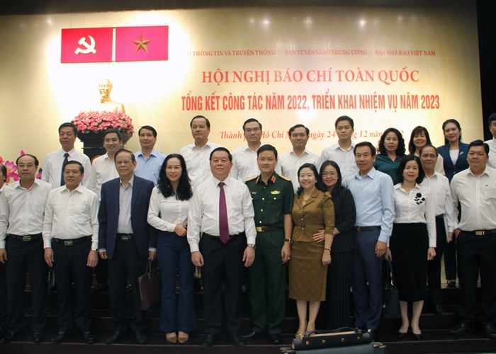 Báo chí phải 