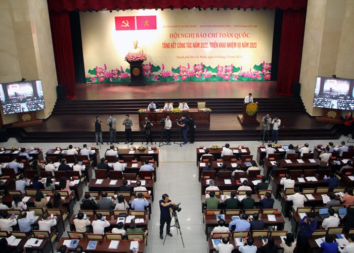 Báo chí phải 