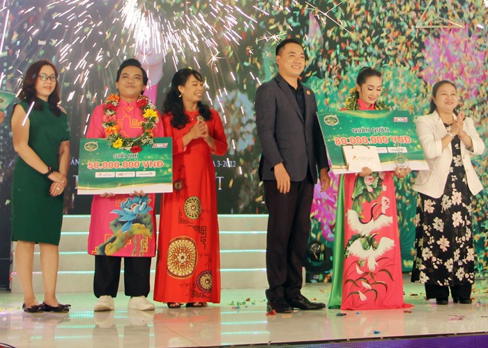 Cô giáo dạy âm nhạc đăng quang “Tài tử miệt vườn” 2022 - Anh 6