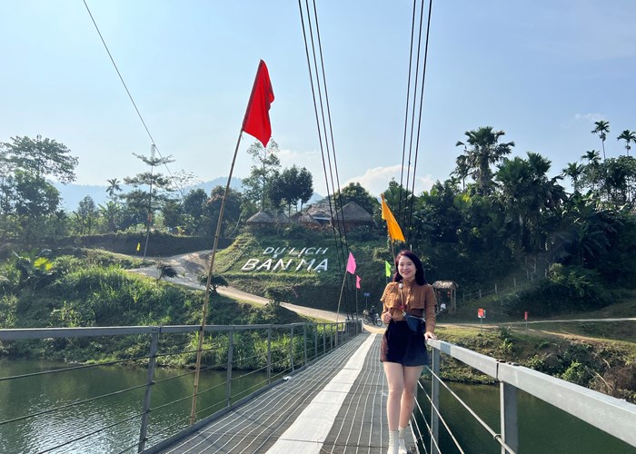 Thanh Hóa đón 11 nghìn lượt khách du lịch dịp đầu năm - Anh 2