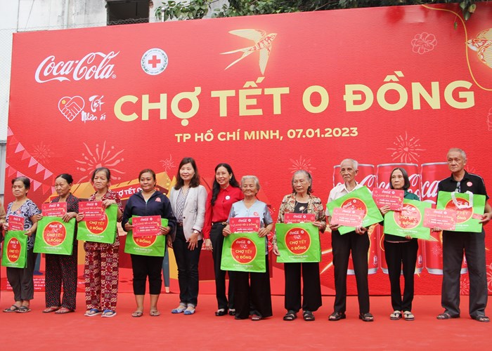 TP.HCM: “Chợ Tết 0 đồng” cho 1.000 người hoàn cảnh khó khăn - Anh 1