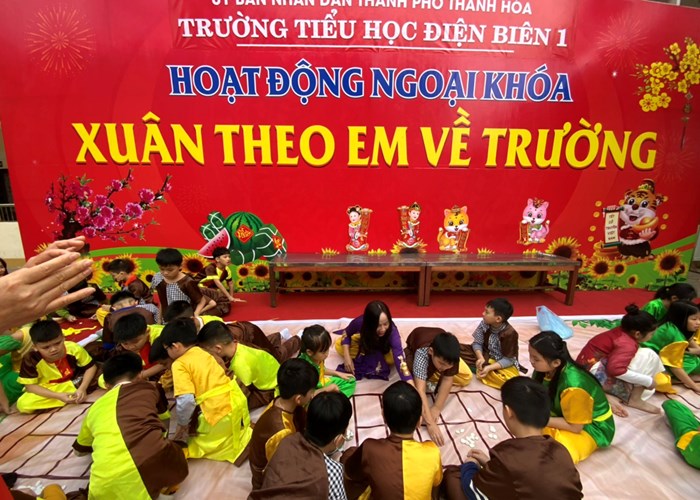 Học sinh hào hứng trải nghiệm không khí Tết cổ truyền - Anh 4